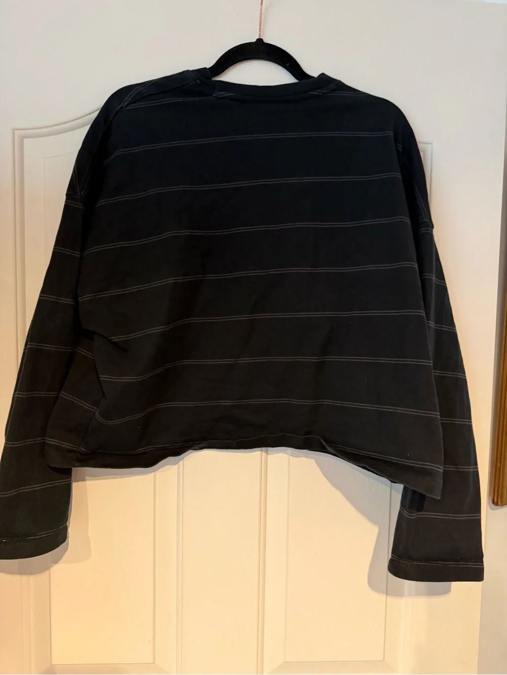 Nike Black Crewneck T-Shirt with White Logo Tag - Picture 6 of 8
